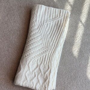 Abercrombie & Fitch Soft Heavy Weight Knit Cream Scarf